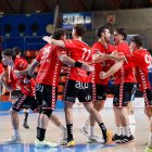 Los cidianos festejan la victoria en la cancha de El Plantío.