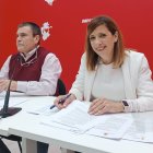 Jesús Puente y Nuria Barrio, en la sede del PSOE de Burgos.