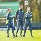 Ramis junto a su cuerpo técnico durante el entrenamiento.