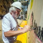 Cristóbal Gabarrón pintando en los yacimientos de Atapuerca.