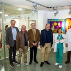 En la imagen algunos de los doctores que presentan sus obras de arte en la Sala de Exposiciones del HUBU.