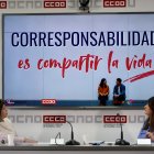 La secretaria de Mujeres, Igualdad y Políticas Sociales de CCOO Castilla y León, Yolanda Martín, y la coordinadora del servicio de asesoramiento e igualdad (SAI), Elena Pinilla, presentan una campaña sobre corresponsabilidad.
