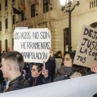 Manifestantes en la plaza de Mío Cid con motivo del 25N.