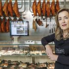 Mariví Barbero, en el mostrador de la tienda de la capital burgalesa.