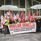 Concentración de CCOO por la huelga de transporte de viajeros por carretera.