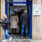 El público apura los últimos días para adquirir un décimo y probar suerte en la Lotería de Navidad.