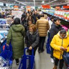 Los pasillos abarrotados y hasta cola en la apertura a primera hora de la mañana. Aldi desembarca en Burgos.