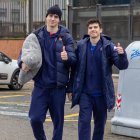 Jaume Lobo y Jordi Rodríguez, a punto de coger el autobús con destino a Alicante.
