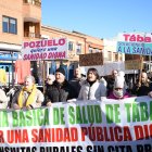 Ana Sánchez participa en la concentración a favor de la sanidad pública de los vecinos de Tábara.