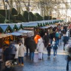La afluencia de burgaleses y foráneos a esta cita, que llena de vida el Espolón, es permanente.