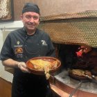 Juan Pablo es el maestro asador de Casa Florencio en Aranda de Duero