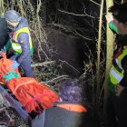 Guardias civiles de montaña rescatan el cduerpo de un cazador