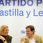 El presidente del Partido Popular de Castilla y León, Alfonso Fernández Mañueco, junto a Isabel Blanco en la clausura la Junta Directiva Autonómica del PPCyL.
