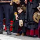 Un niño participa en la fiesta de San Lesmes.