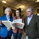 Moreno Gallo, Ballesteros y Pérez Manrique hablan sobre uno de los sucesos recogidos en el libro antes de la rueda de prensa. tomás alonso