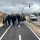 El consejero visitó el carril bici en Cardeñajimeno.