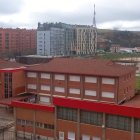 Vista del edificio actual del IES Diego de Siloé, que 'crecerá' en la parcela anexa cedida por el Ayuntamiento de Burgos.