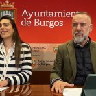 La portavoz, Andrea Ballesteros, y el concejal de Movilidad, José Antonio López, en un momento de la rueda de prensa.