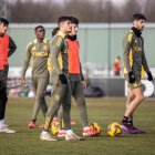 La plantilla en el último entrenamiento en la ciudad deportiva antes de viajar a Gijón.