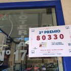 La administración ya ha colocado un cartel anunciando que el 2º premio de la Lotería Nacional se vendió allí.