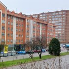 A mediodía de este domingo los primeros copos cayeron tímidamente y casi de forma imperceptible en la ciudad de Burgos.
