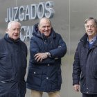 Santiago Herrera, José Herrero y Fernando Santamaría, estudiantes burgaleses cuando Franco cerró la Universidad de Valladolid.