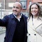 El presidente del PP de Cataluña, Alejandro Fernández, y la presidenta provincial y vicesecretaria de Educación y Sanidad, Ester Muñoz, protagonizan los ‘Encuentros Populares’ en Astorga.