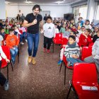 David Amor, durante su encuentro con el alumnado de cuarto de Primaria del Fernando de Rojas.