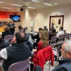 Un momento de la reunión de la alcaldesa, Cristina Ayala, con las organizaciones.