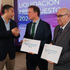 Jorge Castro, Borja Suárez y Jesús Sendino, en la liquidación del presupuesto 2024 de la Diputación.