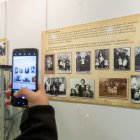 La exposición 'Tu pasado es mi presente', en la biblioteca Miguel de Cervantes, recoge imágenes inéditas de los siglos XIX y XX.