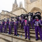 La Comparsa de la Pea Recreativa Castellana se transformamos en Catrines para cantarle las verdades a los politicos de Burgos.