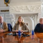 Francés, Ayala y Díez en la sala noble del Palacio de Castilfalé.