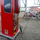 Punto para la reparación de bicicletas en el parque de San Agustín.