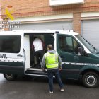 La Guardia Civil detiene a un hotelero del Bierzo por explotar a dos trabajadores sudamericanos.