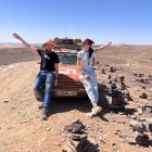 Cristina y Óscar posan en una de las etapas con su Peugot 205 del año 1991.