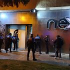 Agentes de la Unidad de Respuesta Rápida, en una de las intervenciones nocturnas en Burgos.