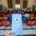 Instante de la charla celebrada ayer en la sala Polisón del Teatro Principal.