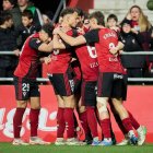 Los jugadores celebran uno de los goles.
