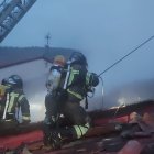Los Bomberos intervienen en el incendio.