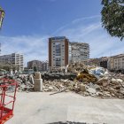 Queda aún trabajo por hacer hasta que la parcela quede limpia y vallada a la espera de albergar un nuevo y moderno Mercado Norte.