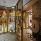 Propuesta de escaparate de uno de los doce establecimientos participantes en la muestra impulsada por Centro Burgos en colaboración con la Escuela de Arte y Superior de Diseño.