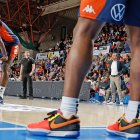 El arbitraje fue protagonista en El Plantío con la expulsión de Salva Camps por doble técnica.