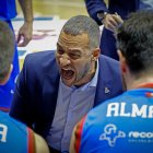 Savignani, derrochando intensidad en un tiempo muerto durante el partido contra el Zamora.