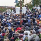 Viacrucis Penitencial con antorchas en dirección al Castillo de Burgos.