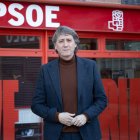 Archivo - El nuevo secretario regional del PSOE, Carlos Martínez, posa durante una entrevista para Europa Press.