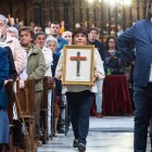 La réplica en miniatura de la Cruz de Lampedusa tuvo un lugar principal en el funeral.