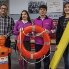 Alberto Retuerto y Beatriz Rodríguez junto a Eva y Jorge, dos de los alumnos que están realizando la capacitación.