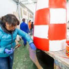 Una de las carrozas, todavía en proceso, que desfilará en la Cabalgata de San Pedro 2025.