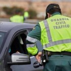 Archivo - La Guardia Civil de Valladolid auxilia a una familia tras el cierre accidental de un vehículo con un bebé en su interior.